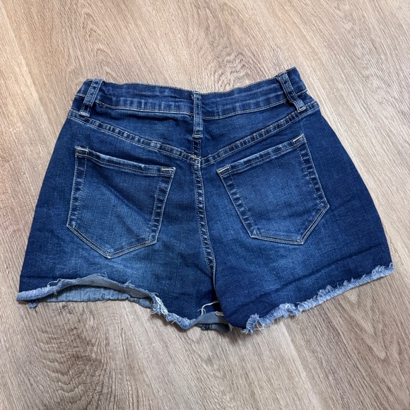 YMI High Rise Dream Fit Denim Shorts 3 / 26 Distressed Dark Wash - Picture 2 of 4